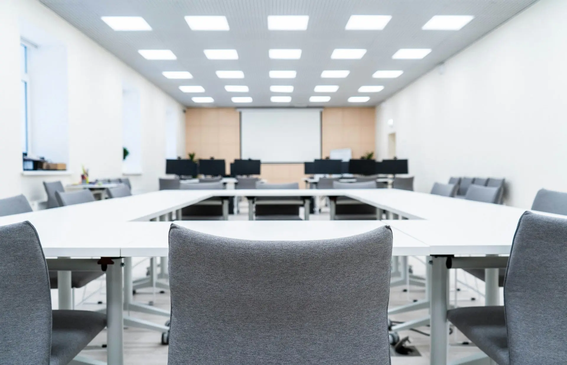 Formação institucional em sala com participantes
